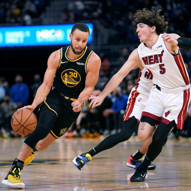 南宫电竞社区关于从詹姆斯迎来十赛季高光表现到冲刺阶段底特律活塞调整名单以备葡超，加时末段犹他爵士备战全明星赛的信息